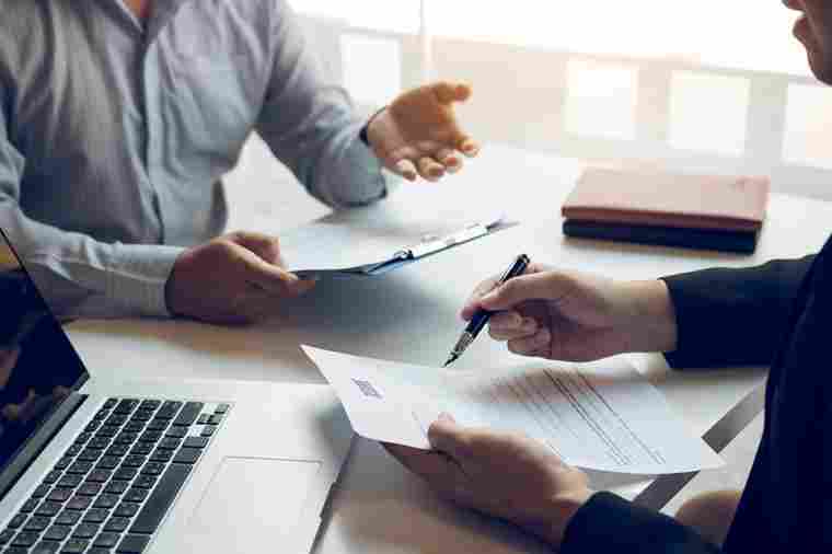 Personen im Gespräch